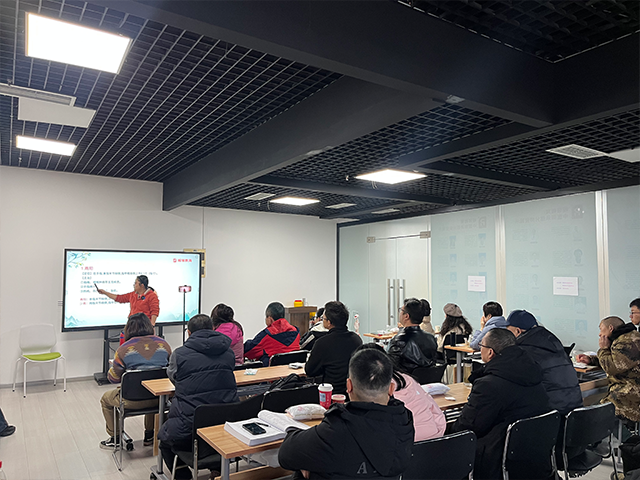 嵘领教育12月名医讲堂圆满结束！手三阳经穴位实操课，干货与体验双丰收！